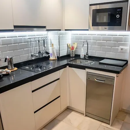 180 Precioso Con Patio San Bernardo 4 * Seville