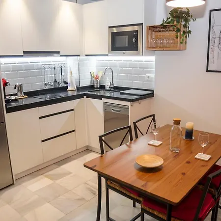 180 Precioso Con Patio San Bernardo 4 * Seville