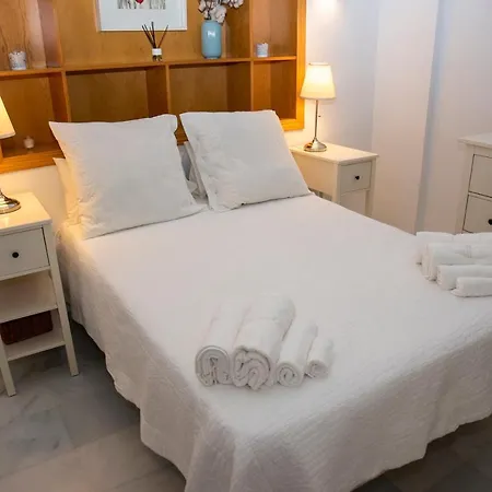 180 Precioso Con Patio San Bernardo 4 * Seville